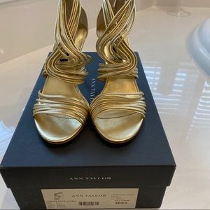 NIB Ann Taylor Gold heels size 6.5